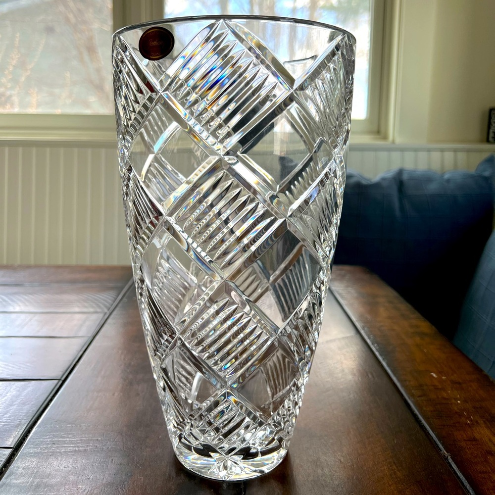 Beautiful Gorham Vintage 1831 hand cut crystal vase.